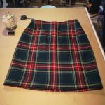 Confection sur-mesure d'une jupe à partir d'un coupon de véritable tissu écossais